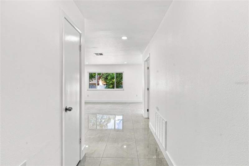 3 bedroom Single Family Residence at 4251 Woodfield Avenue, Beacon Square, Holiday — photo 4