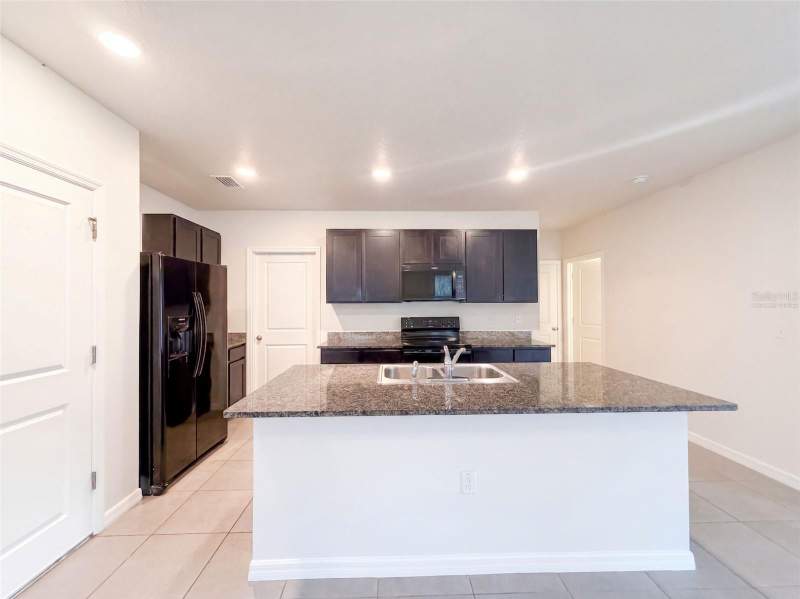 5 bedroom Single Family Residence at 16805 Trite Bend Street, Forest Brooke Ph 3A, Wimauma — photo 2