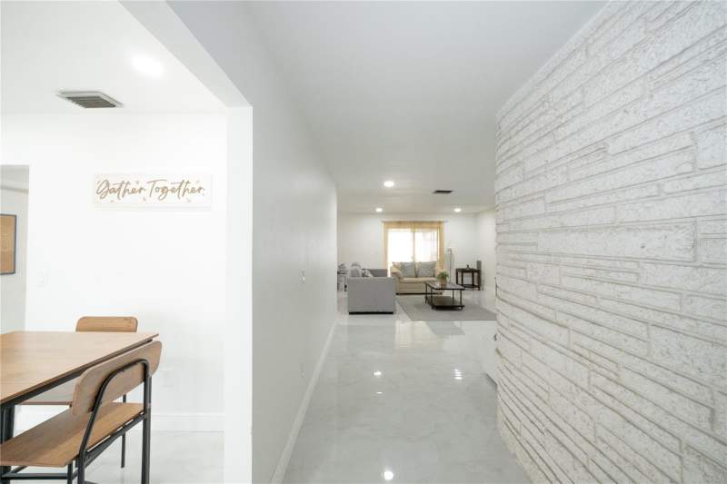 3 bedroom Single Family Residence at 8413 Millwood Drive, Bay Crest Park Unit 10 B, Tampa — photo 2
