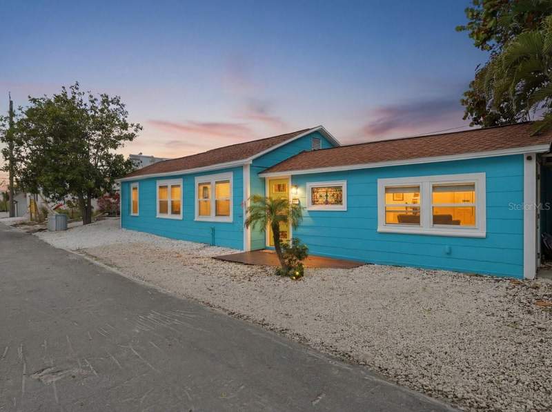 4 bedroom Single Family Residence at 118 92nd Avenue, Harrells T W, Treasure Island — photo 2
