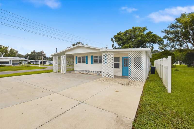 3 bedroom Mobile Home at 4722 Autumn Palm Drive, Winters Sub, Zephyrhills — photo 3