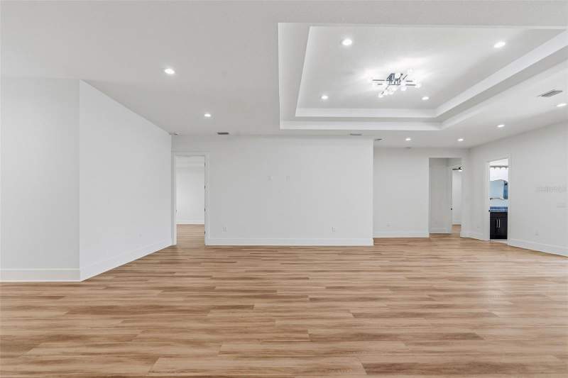 4 bedroom Single Family Residence at 2914 W Walnut Street, Mac Farlanes Rev Map Of Add, Tampa — photo 5