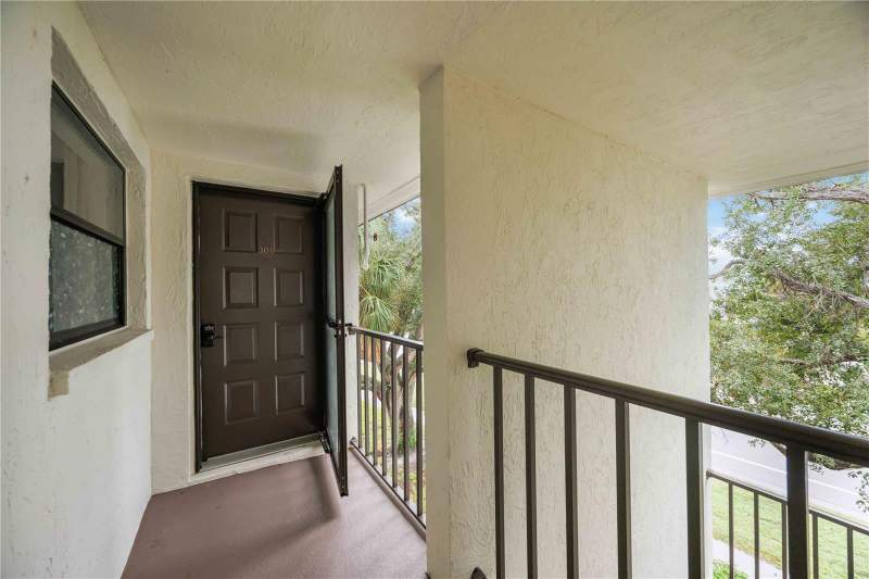 2 bedroom Condominium at 104 Capri Isles Boulevard #301, Villa D Este Sec B, Venice — photo 4