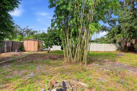 2533 Hawthorne Street, Sarasota FL - photo 10 of 42