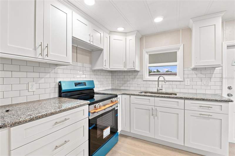 2 bedroom Mobile Home at 10913 Justice Drive, Senate Manor Unrec, Port Richey — photo 5