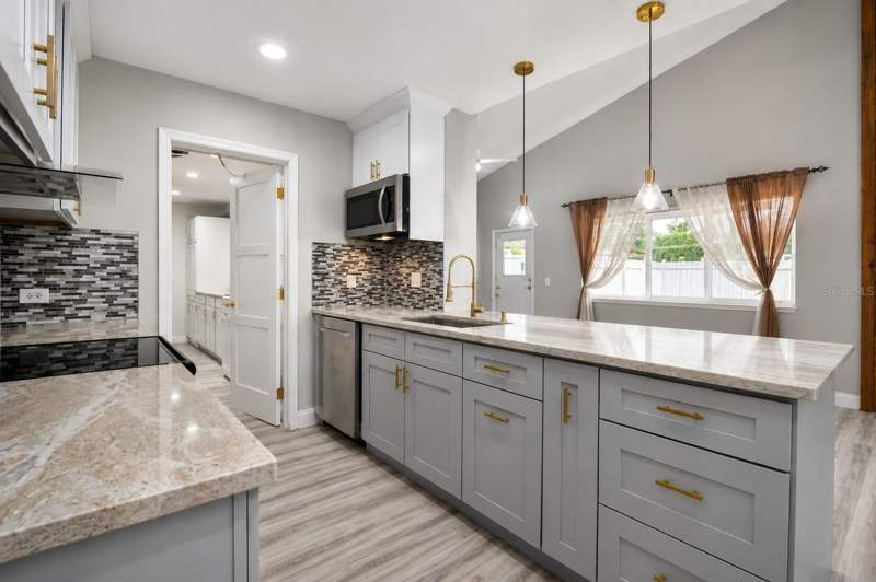4 bedroom Single Family Residence at 6745 Ralston Beach Circle, Ralston Beach Manor Unit 3, Tampa — photo 3