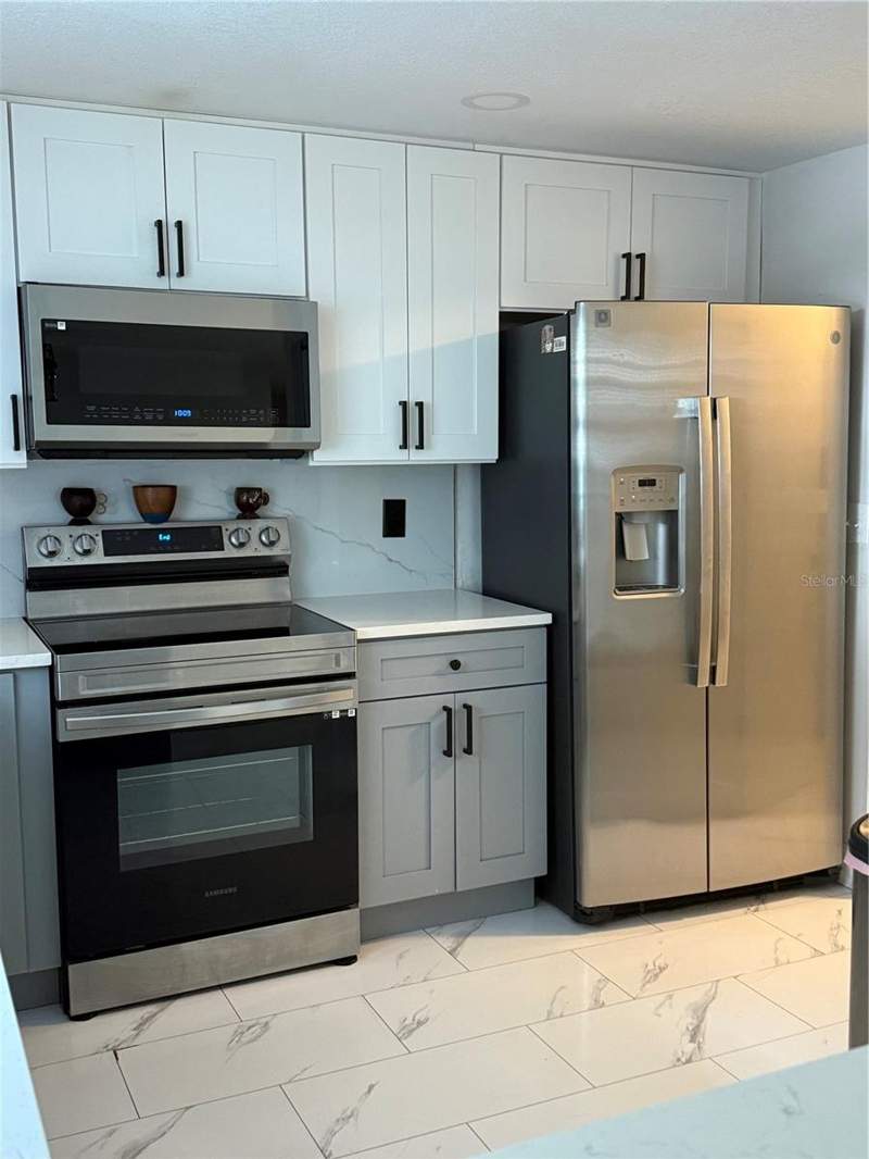 3 bedroom Single Family Residence at 12418 Queensland Lane, Logan Gate Village Ph II Un 3, Tampa — photo 3