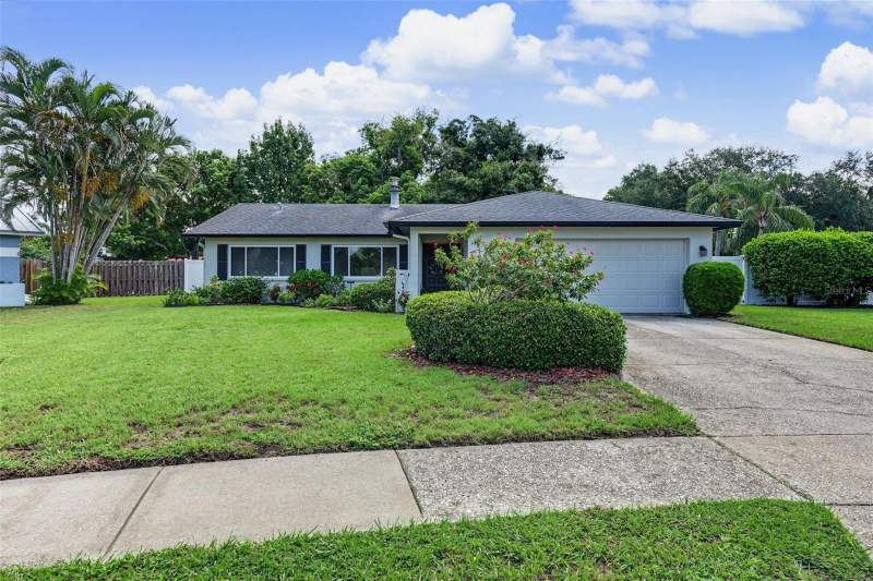 4 bedroom Single Family Residence at 9777 119TH WAY, SEMINOLE GROVE ESTATES WEST ADD, SEMINOLE — photo 1