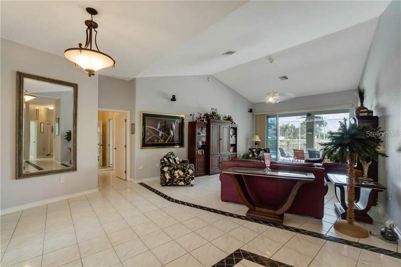 4 bedroom Single Family Residence at 15352 Pottstown Avenue, Port Charlotte Sec 081, Port Charlotte — photo 5