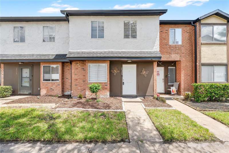 2326 HUNTINGTON GREEN COURT #4 home for sale in Huntington on the Green Homes for Sale: 9 Homes, From $133K