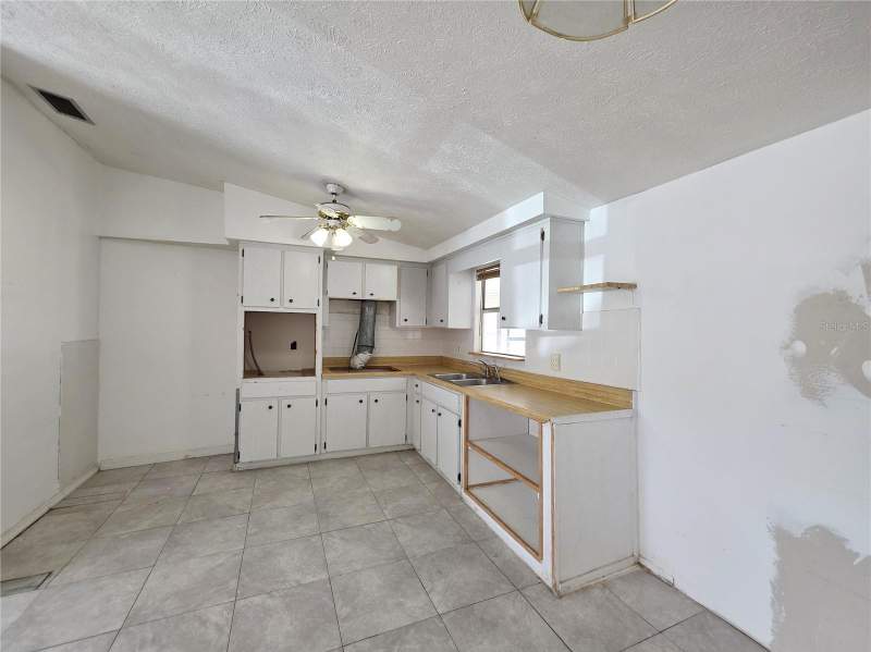 3 bedroom Single Family Residence at 4037 Las Vegas Drive, Virginia City, New Port Richey — photo 5