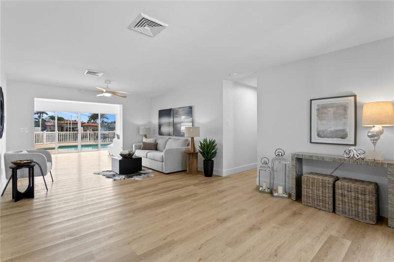 4 bedroom Single Family Residence at 350 N JULIA CIRCLE, NORTH VINA DEL MAR 1ST ADD, ST PETE BEACH — photo 4