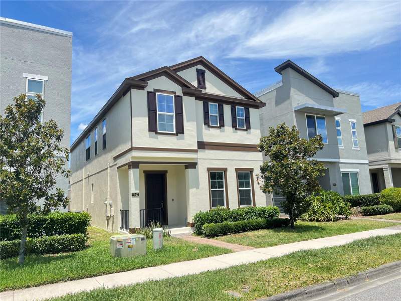 4 bedroom Single Family Residence at 7867 Berkshire Oak Alley, Westside Village, Windermere — photo 2