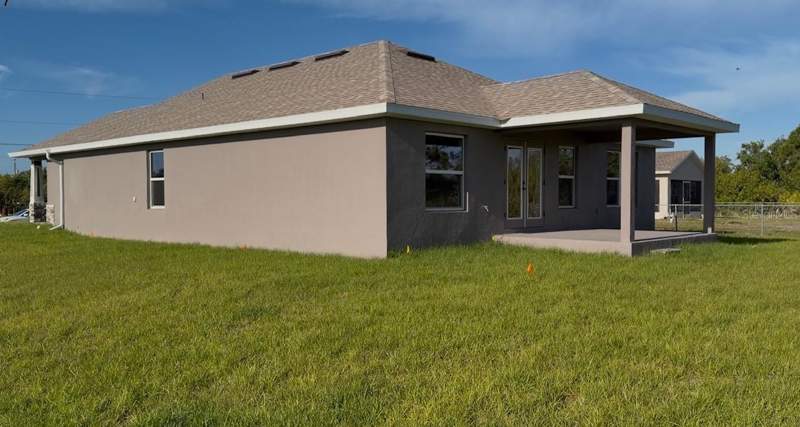 3 bedroom Single Family Residence at 12152 Dubarry Avenue, Port Charlotte Sec 056, Port Charlotte — photo 4
