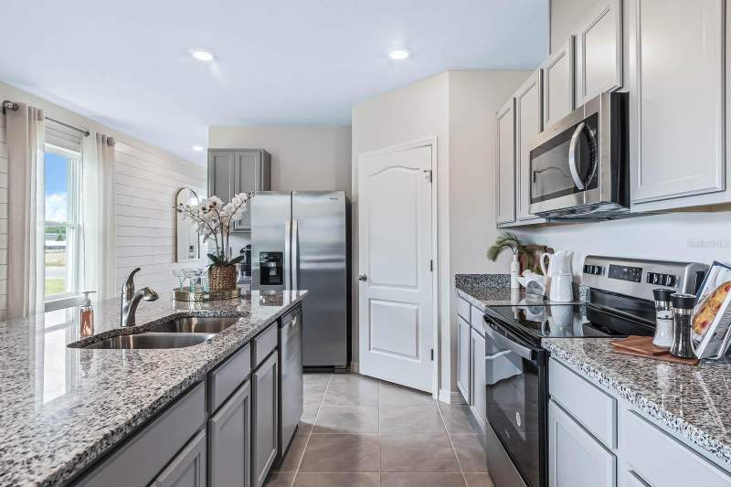 4 bedroom Single Family Residence at 2807 Waterlily Way, Lake Deer Estates, Poinciana — photo 5