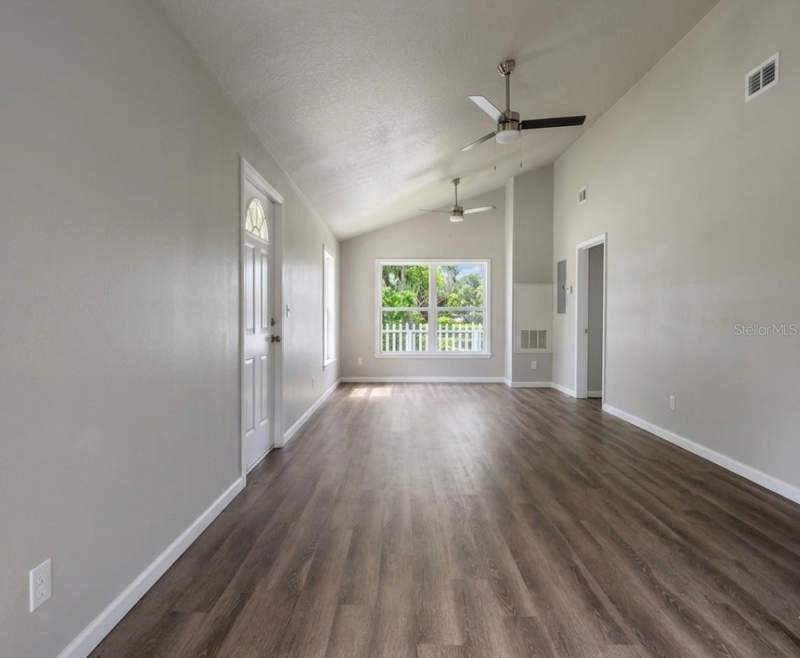 3 bedroom Single Family Residence at 343 N Main Avenue, Edge'S Second Addition To Town Of Groveland, Groveland — photo 2