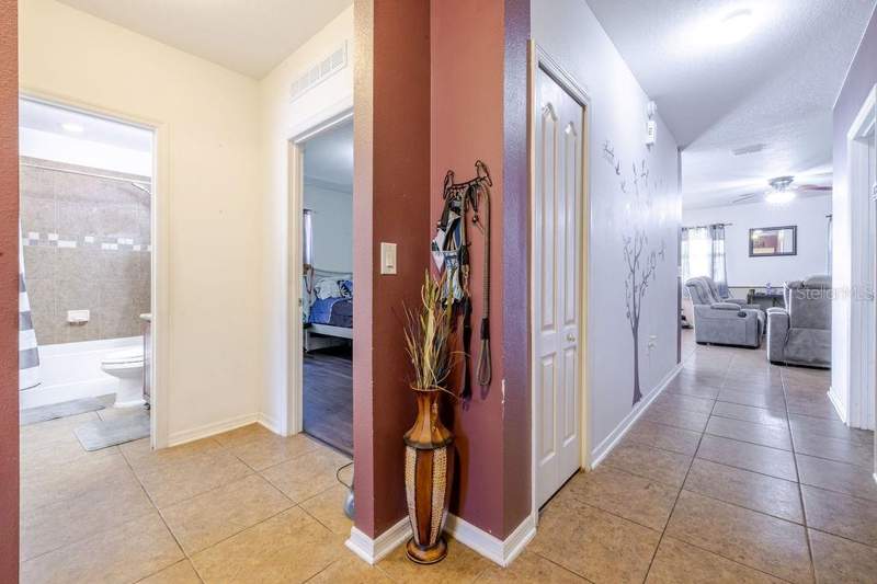 3 bedroom Single Family Residence at 252 Sherri Lee Lane, Mallory Square Ph 01, Deland — photo 5