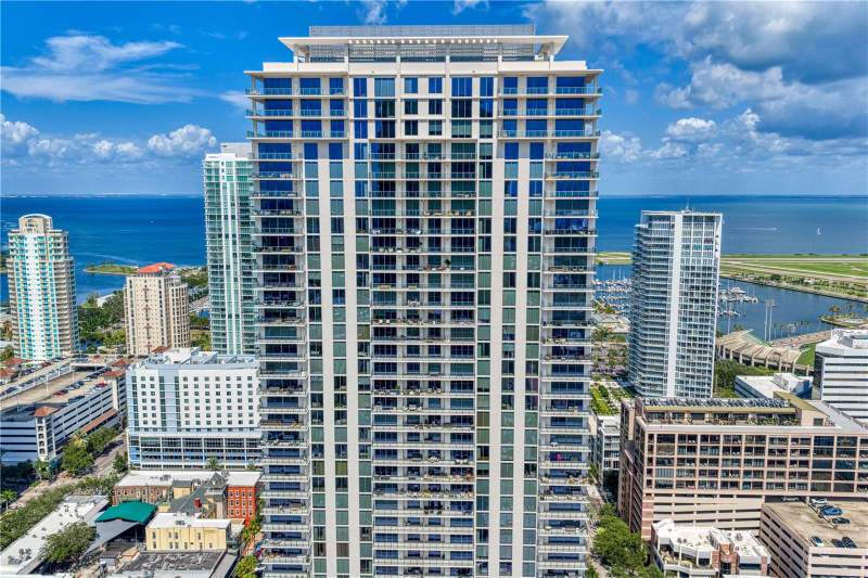 3 bedroom Condominium at 275 1st Avenue #3906, Art House Condo, St Petersburg — photo 2