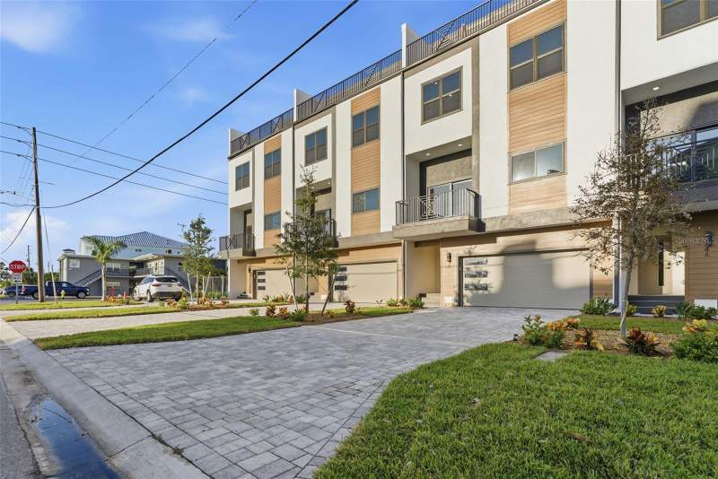 5 bedroom Townhouse at 11605 1st Street #A2, Treasure Island City Of, Treasure Island — photo 4