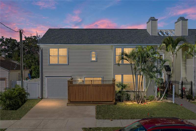 Cobblestone CourtCondos for Sale in Tampa, FL