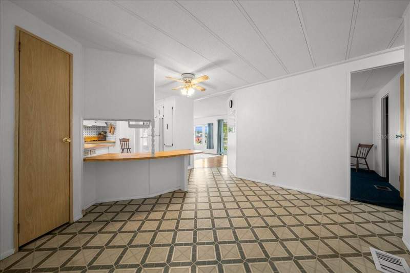 2 bedroom Mobile Home at 3221 SE 39th Avenue, Oak Park Village, Ocala — photo 4