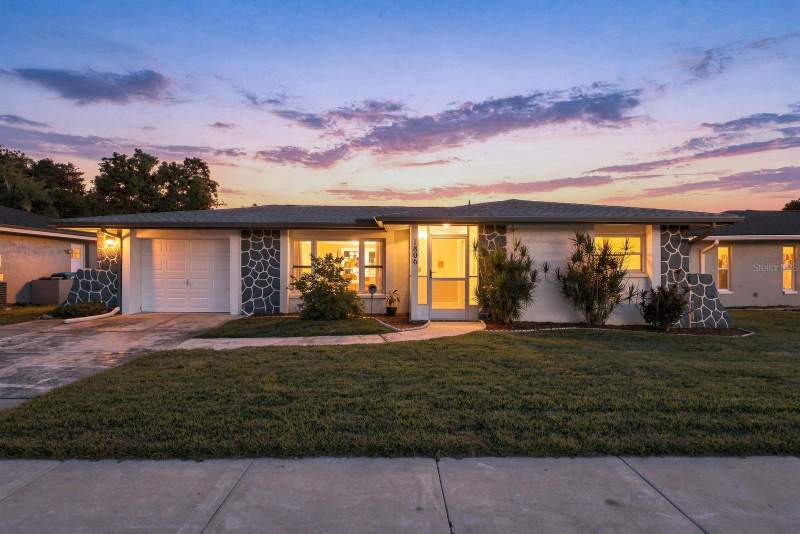 1806 DRIFTWOOD CIRCLE home for sale in Harbor Palms