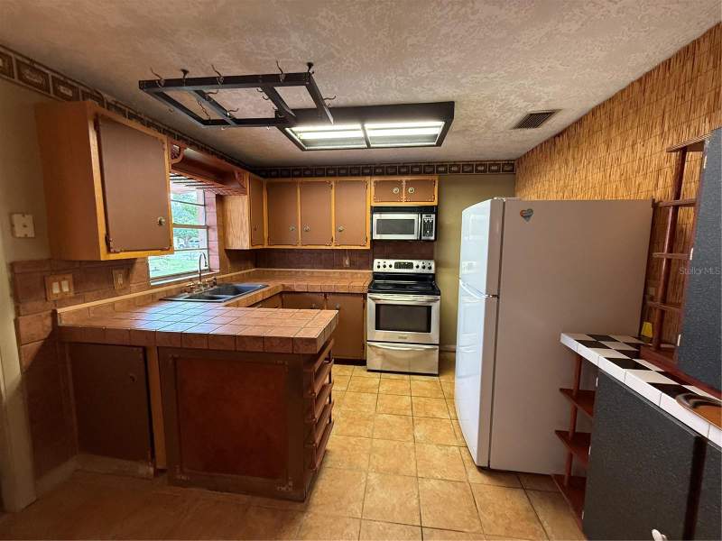 3 bedroom Single Family Residence at 141 N Edgemon Avenue, North Orlando, Winter Springs — photo 4