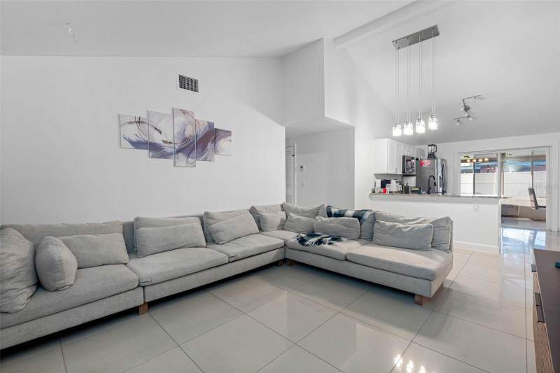 3 bedroom Single Family Residence at 10113 Royal Acres Court, Timberlane Sub Unit 2, Tampa — photo 3