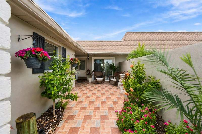 2 bedroom Villa at 427 Boca Ciega Point Boulevard, Boca Ciega Point East, St Petersburg — photo 2