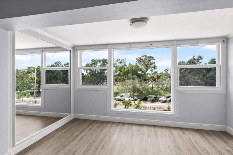 1 bedroom Condominium at 33 S Gulfstream Avenue #307, Gulfstream Towers, Sarasota — photo 5