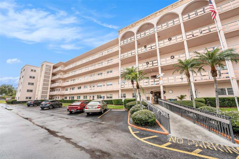 2 bedroom Condominium at 5623 80th Street #211, Five Towns Of St Pete, St Petersburg — photo 3