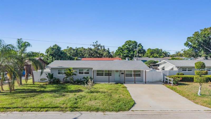 4 bedroom Single Family Residence at 3920 Wahoo Drive, Coquina Key Sec 2, St Petersburg — photo 1
