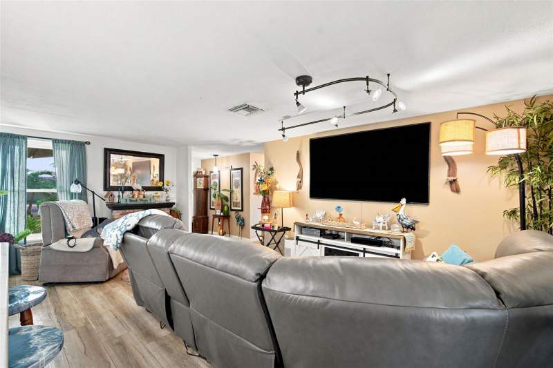 2 bedroom Single Family Residence at 12816 4th Isle, Leisure Beach, Hudson — photo 5
