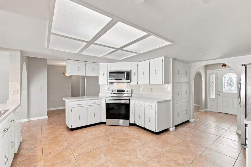 3 bedroom Single Family Residence at 527 Wayfarer Drive, Explorers Cove, Tarpon Springs — photo 5