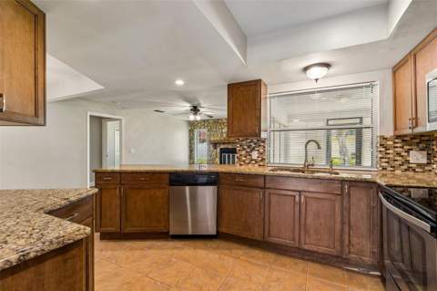 9237 Pebble Creek Drive, Tampa FL - photo 22 of 50
