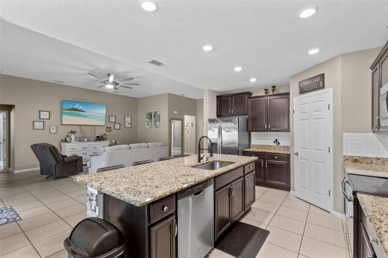 4 bedroom Single Family Residence at 394 Blue Lake Circle, Fieldstone At Cypress Woods West, Kissimmee — photo 5
