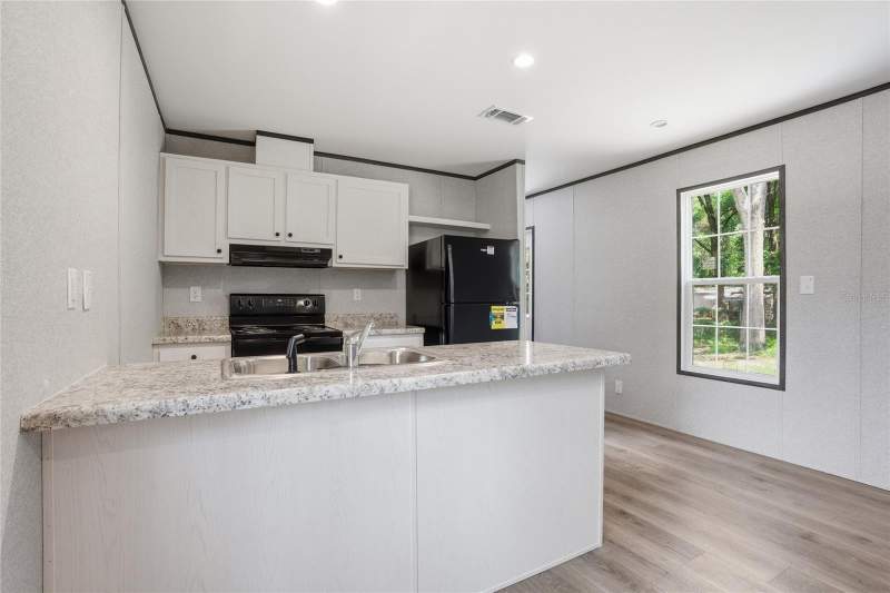 2 bedroom Manufactured Home at 11311 NW 13th Street, Ocala Estate, Ocala — photo 4