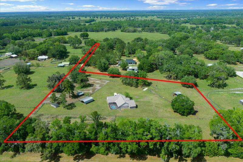 4 bedroom Farm at 13456 W Highway 318, Williston, Williston — photo 3