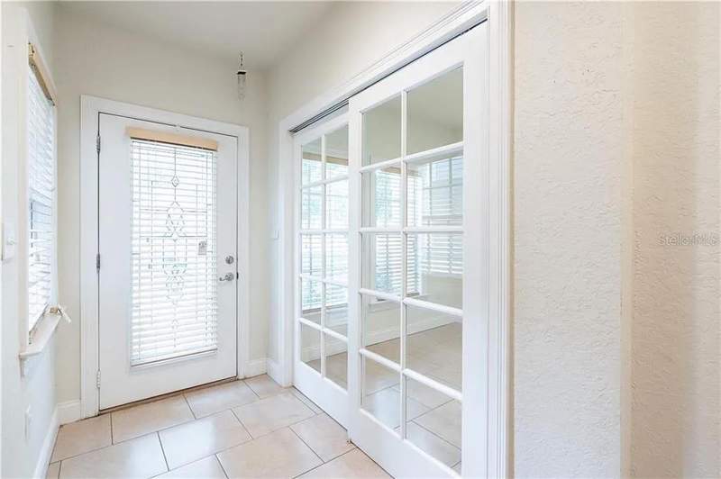 3 bedroom Townhouse at 827 Grove Street, Round Lake Chalet, St Petersburg — photo 5