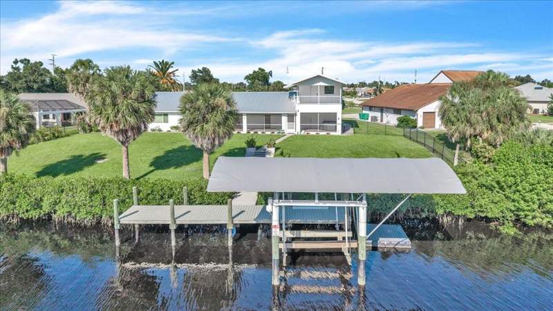 4 bedroom Single Family Residence at 795 S Ellicott Circle, Port Charlotte Sec 018, Port Charlotte — photo 3