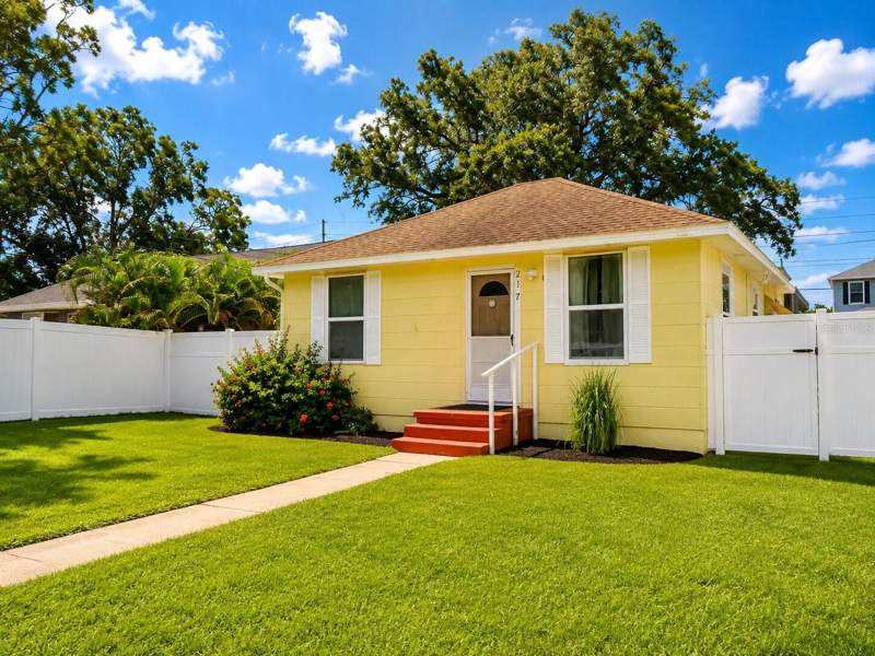 4 bedroom Single Family Residence at 217 50th Ter N, Harcourt Blk G, Lot 23 Less N 7FT, St Petersburg — photo 2