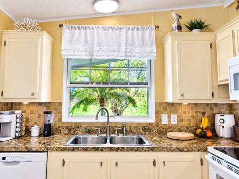 8304 Princess Court, Palmetto FL - photo 7 of 35