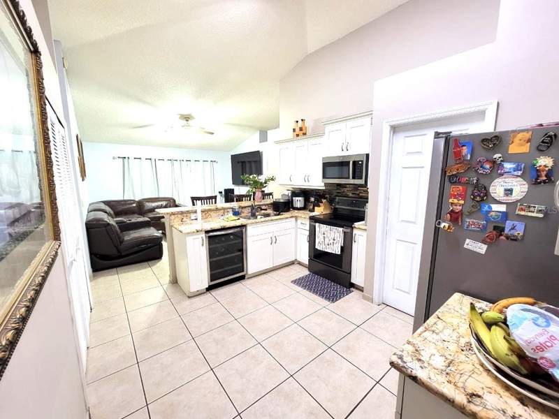 3 bedroom Single Family Residence at 1946 Excalibur Drive, Royal Manor Estates, Orlando — photo 4