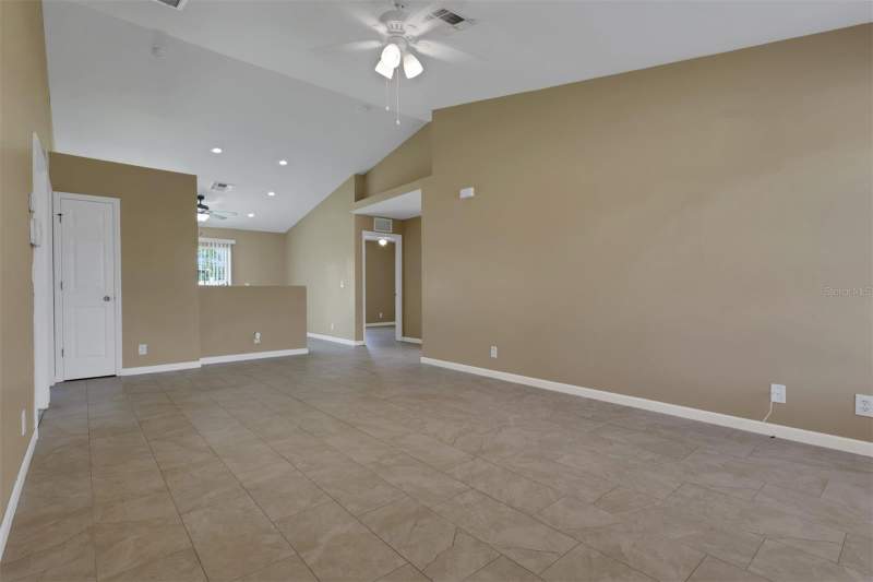 3 bedroom Single Family Residence at 325 NE 30th Terrace, Cape Coral, Cape Coral — photo 5