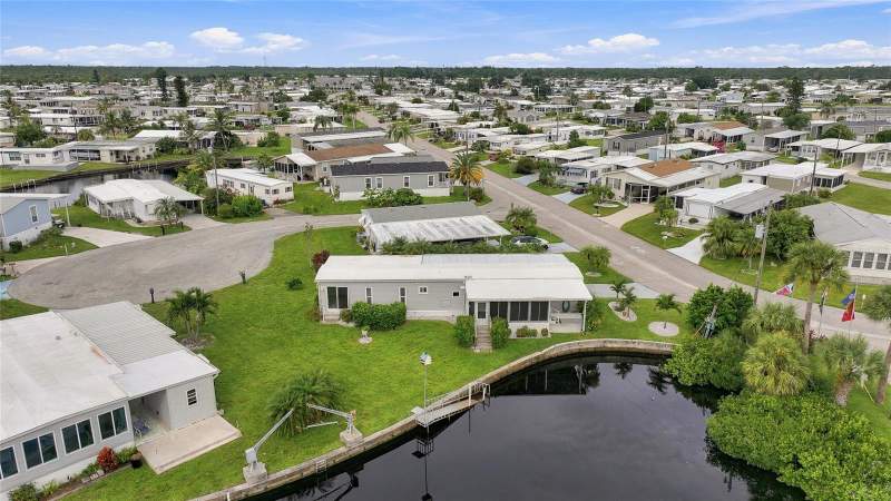 2 bedroom Mobile Home at 503 Aljo Place, Harbor Cove, North Port — photo 2