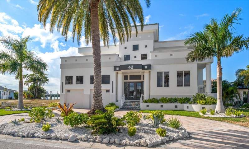 42 MIDWAY ISLAND home for sale in Island Estates Of Clearwater