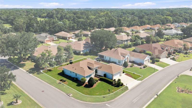 2 bedroom Single Family Residence at 9317 124th Place, Spruce Creek Gc, Summerfield — photo 3