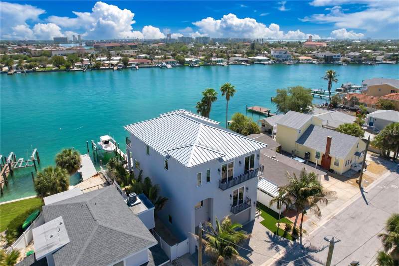 4 bedroom Single Family Residence at 306 Bay Plz, Herrons Sub 8, Treasure Island — photo 2