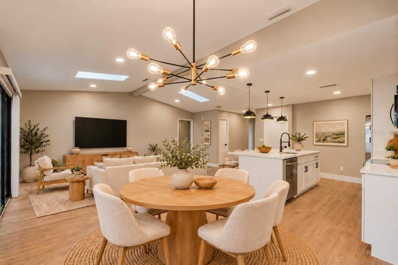 2 bedroom Single Family Residence at 2062 SE 37th Court Circle, Crestwood South Village, Ocala — photo 5