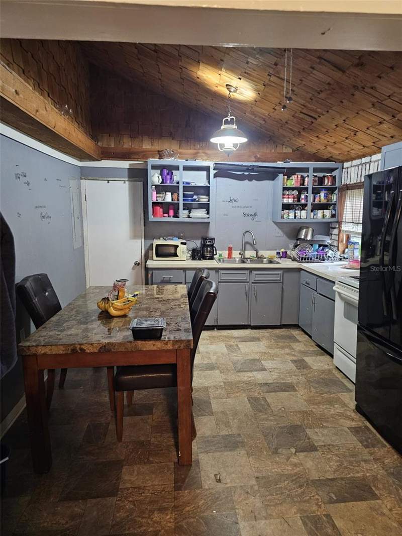 2 bedroom Single Family Residence at 630 NE 9th Avenue, Roses Sub, Ocala — photo 3